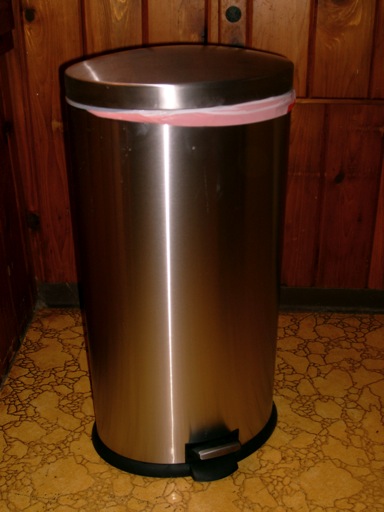 Hometrends 30 liter oval trash bin