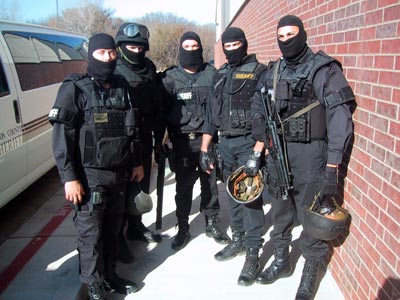 [swat-team-posing.jpg]