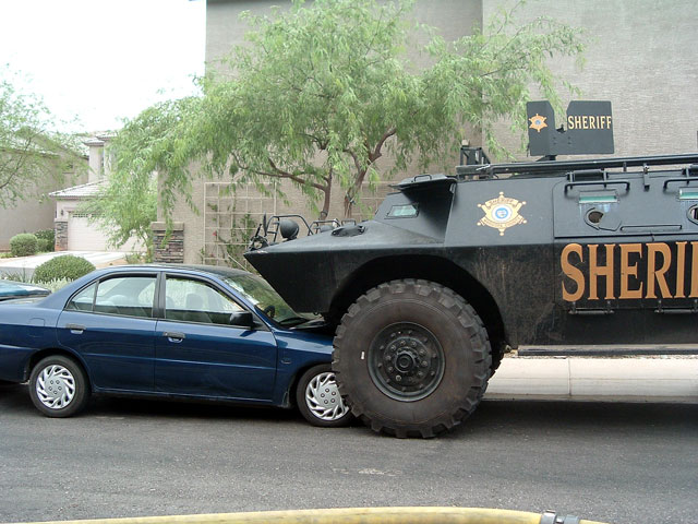 [Sheriffs+Department+Armored+Vehicle.jpg]